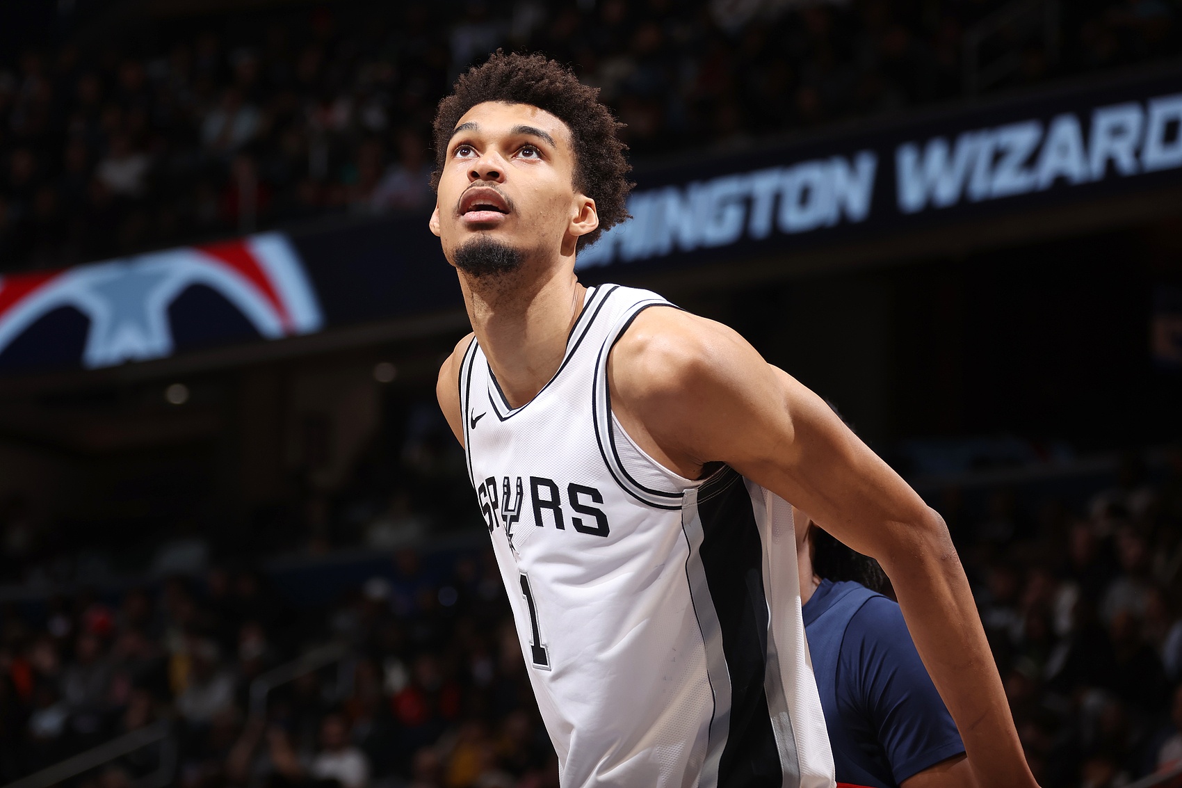 高度赞赏！奥拉朱旺：唯一能打破我盖帽纪录的人是文班亚马