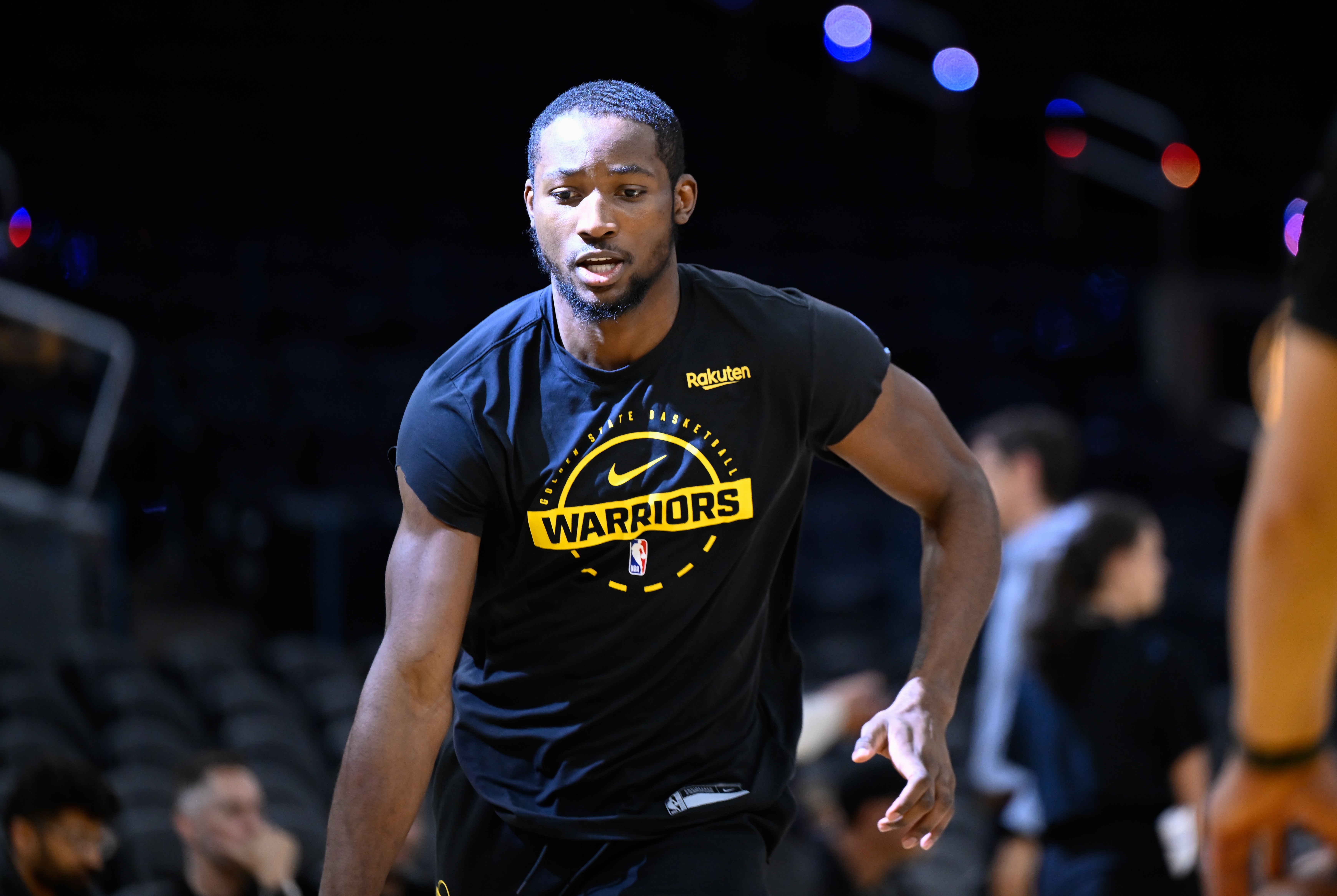 科尔：库明加今天完成了完整5V5训练&状态良好 后天接受再度评估