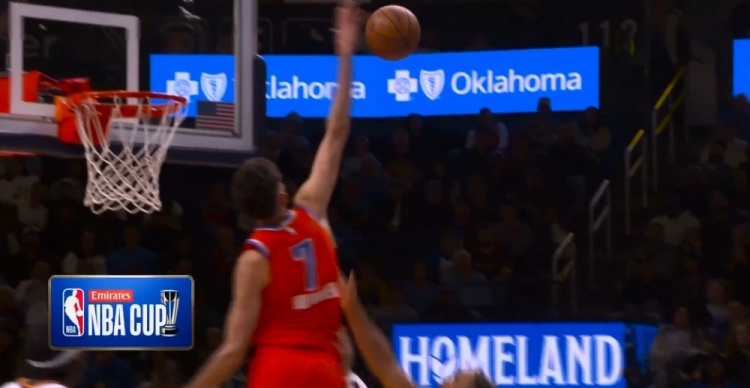 遮天蔽日!切特镇守篮下 腾空暴起再帽狄龙·布鲁克斯