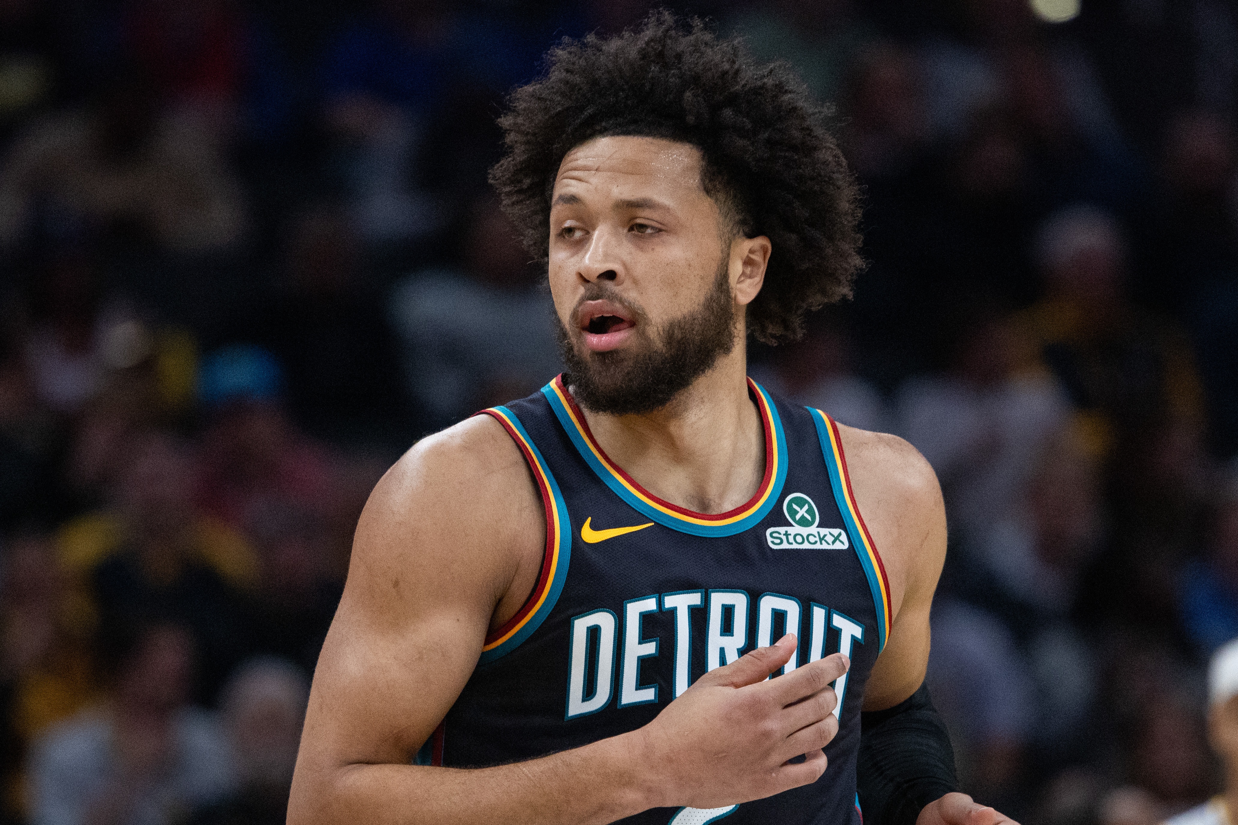 张佳玮：康宁汉姆负荷过重 这样下去 到季后赛容易身心俱疲